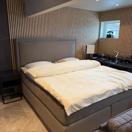 Panoramic With Pool, Spa, And Sea View In 빌라 베르겐