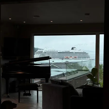 Panoramic With Pool, Spa, And Sea View In * Bergen