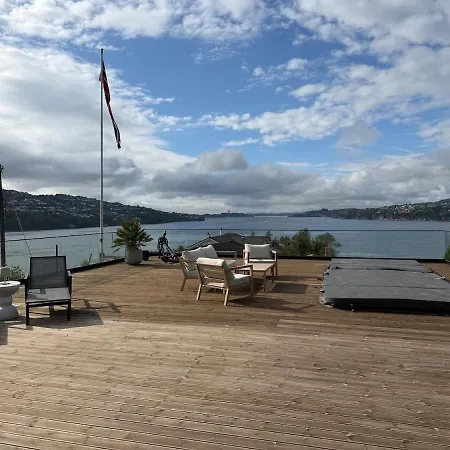 Panoramic With Pool, Spa, And Sea View In 빌라 베르겐
