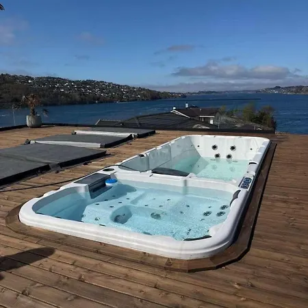 Panoramic With Pool, Spa, And Sea View In Villa Bergen